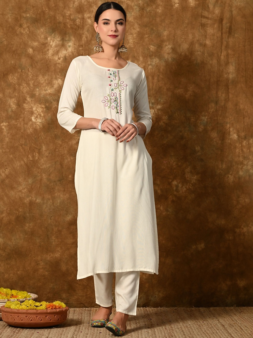 Mesqlu Round Neck Floral Embroidered Thread Work Straight Kurta with Trousers, White
Mesqlu Round Neck Floral Embroidered Thread Work Straight Kurta with Trousers, White