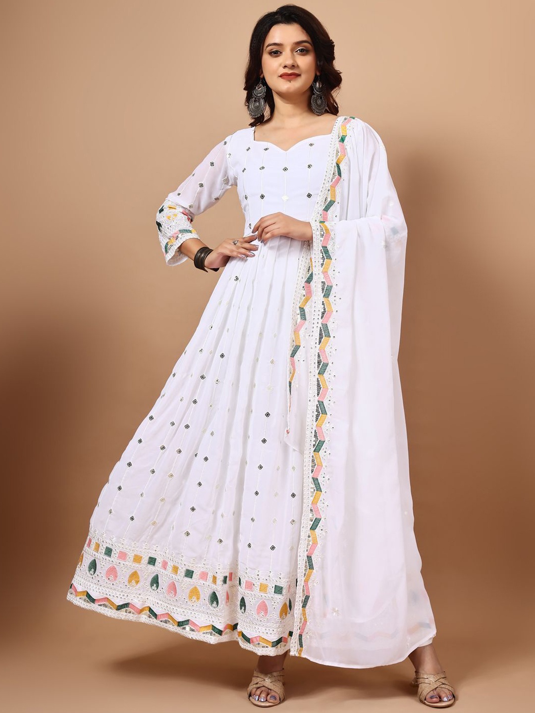 Wedani Women Floral Embroidered Regular Thread Work Kurta with Trousers & With Dupatta, White
Wedani Women Floral Embroidered Regular Thread Work Kurta with Trousers & With Dupatta, White
