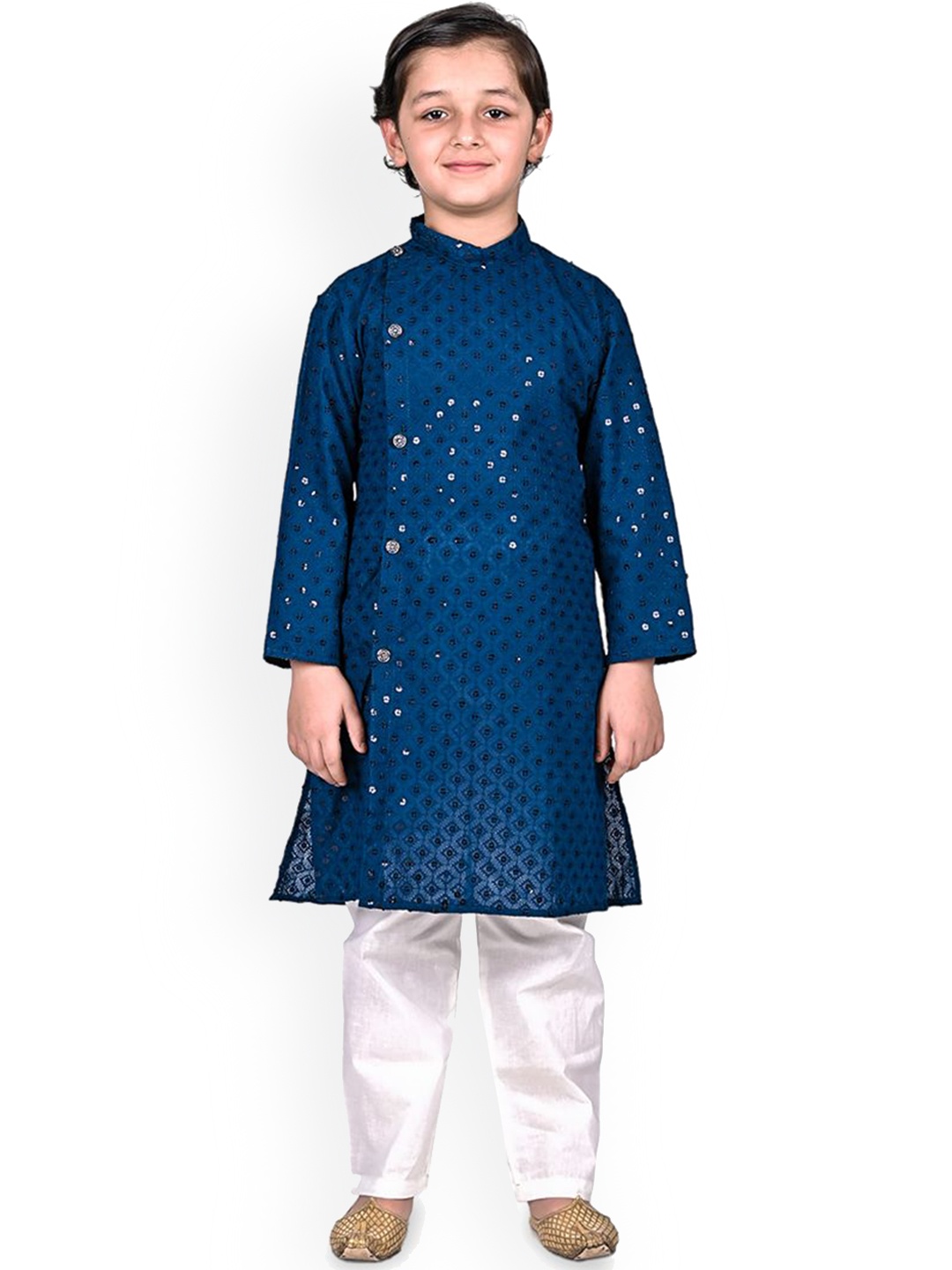 itsmycostume Boys Floral Embroidered Mirror Work Pure Cotton Straight Kurta With Trouser, Blue
itsmycostume Boys Floral Embroidered Mirror Work Pure Cotton Straight Kurta With Trouser, Blue