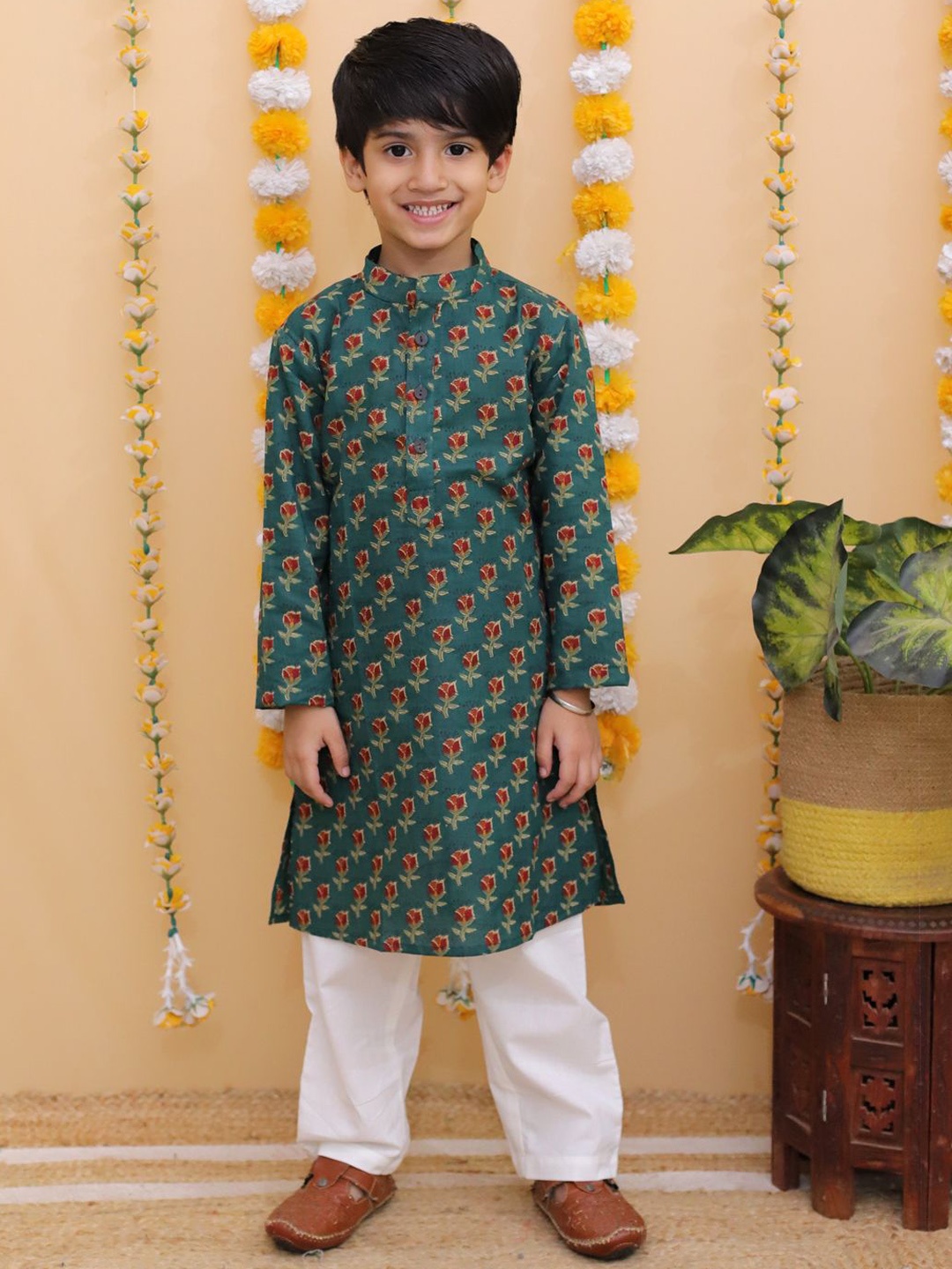 UNBIND Boys Floral Printed Mandarin Collar Regular Pure Cotton Kurta With Trouser, Green
UNBIND Boys Floral Printed Mandarin Collar Regular Pure Cotton Kurta With Trouser, Green
