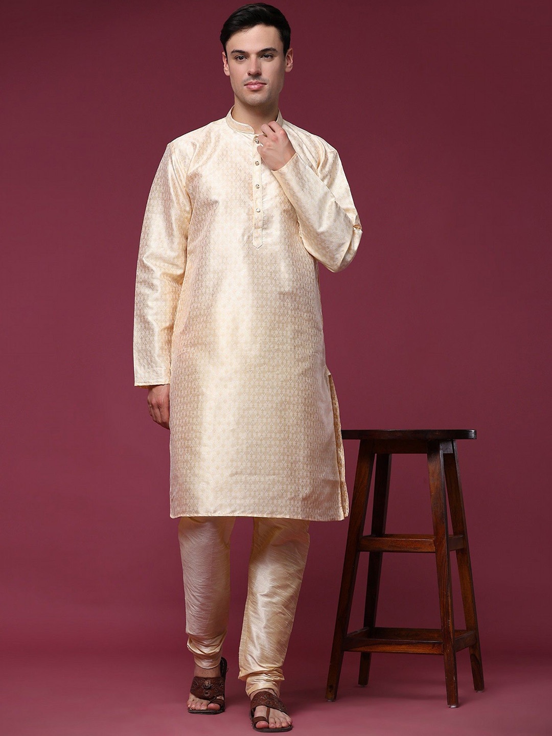SKAVIJ Mandarin Collar Ethnic Motifs Woven Design Straight Kurta with Trouser, Beige
SKAVIJ Mandarin Collar Ethnic Motifs Woven Design Straight Kurta with Trouser, Beige