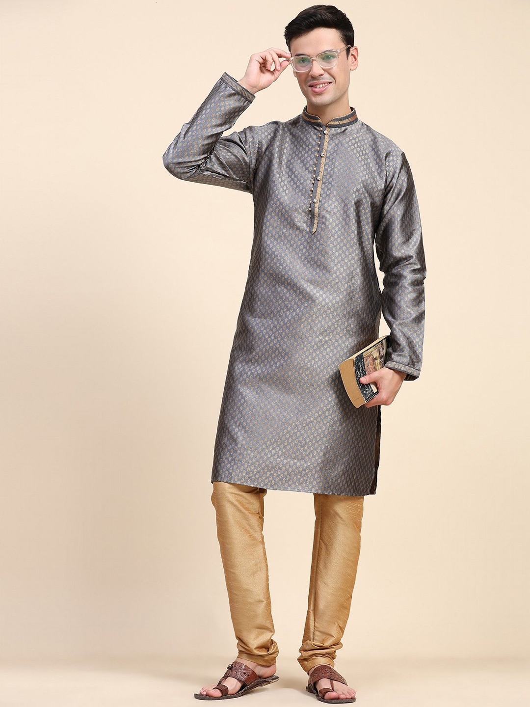 SKAVIJ Floral Woven Design Thread Work Mandarin Collar Straight Kurta with Pyjamas, Grey
SKAVIJ Floral Woven Design Thread Work Mandarin Collar Straight Kurta with Pyjamas, Grey