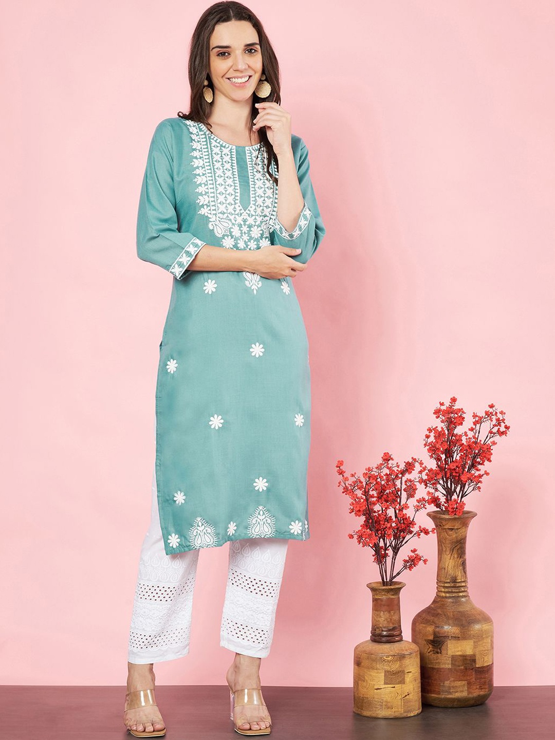 HERE&NOW Round Neck Floral Embroidered Thread Work Cotton Straight Kurta, Turquoise blue
HERE&NOW Round Neck Floral Embroidered Thread Work Cotton Straight Kurta, Turquoise blue