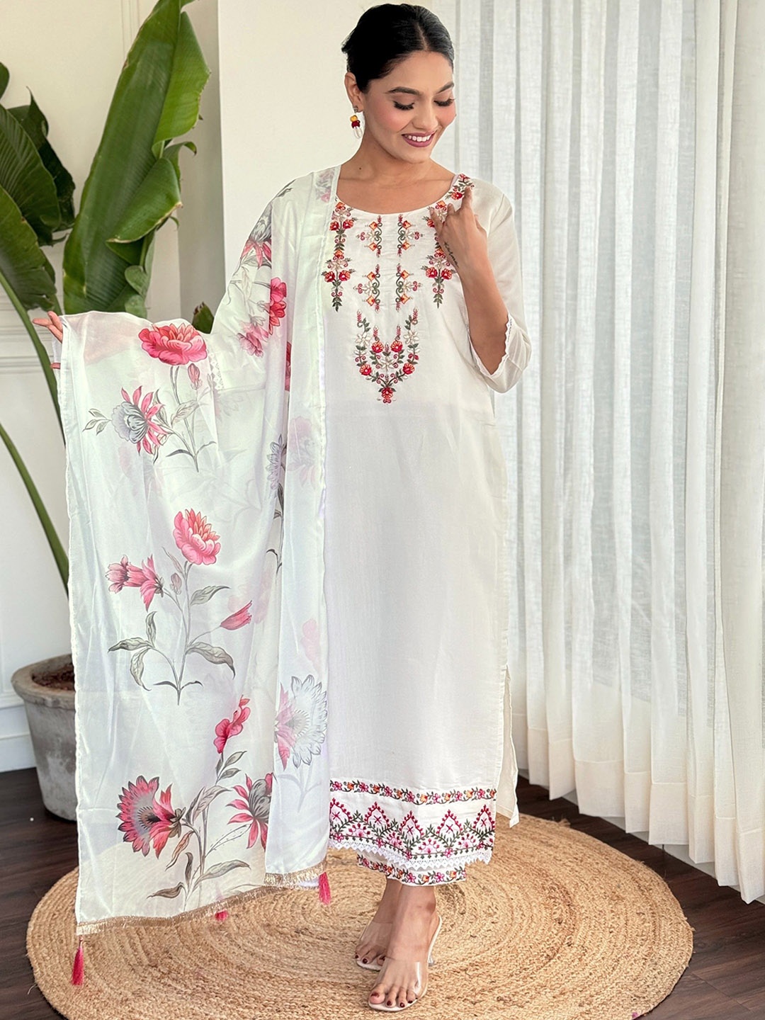 TWINS LADY Floral Embroidered Chanderi Silk Straight Kurta with Trousers & Dupatta, White
TWINS LADY Floral Embroidered Chanderi Silk Straight Kurta with Trousers & Dupatta, White