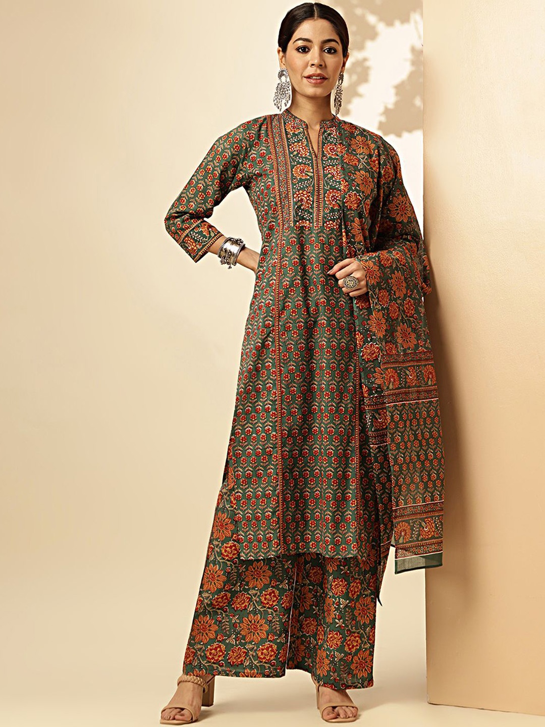 Vbuyz Women Floral Printed Regular Thread Work Pure Cotton Kurta with Palazzos & With Dupatta, Green
Vbuyz Women Floral Printed Regular Thread Work Pure Cotton Kurta with Palazzos & With Dupatta, Green