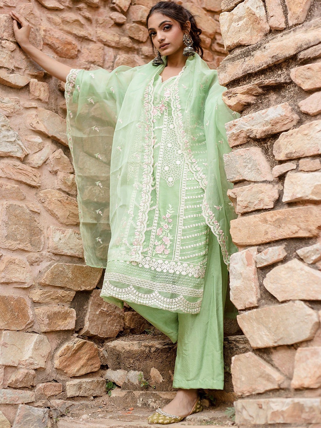 ROZANAJAIPUR Ethnic Motifs Embroidered Thread Work Kurta with Palazzos & With Dupatta, Green
ROZANAJAIPUR Ethnic Motifs Embroidered Thread Work Kurta with Palazzos & With Dupatta, Green