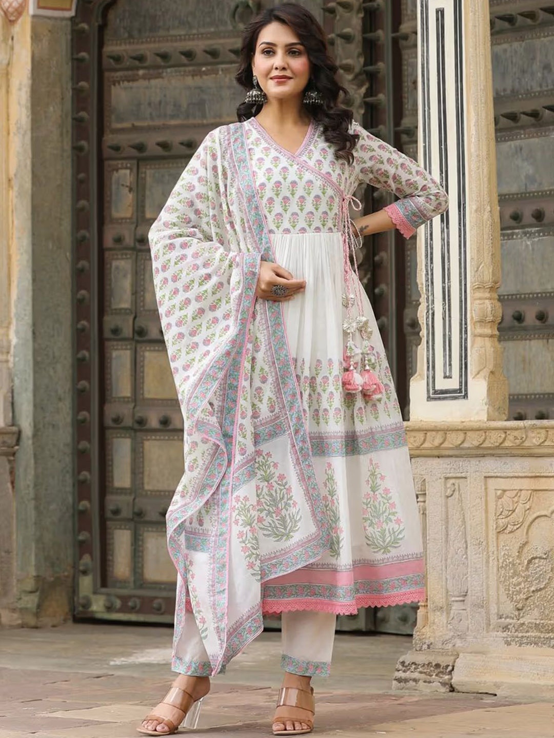 MILAAV Women Floral Printed Regular Pure Cotton Kurta with Trousers & With Dupatta, Pink
MILAAV Women Floral Printed Regular Pure Cotton Kurta with Trousers & With Dupatta, Pink
