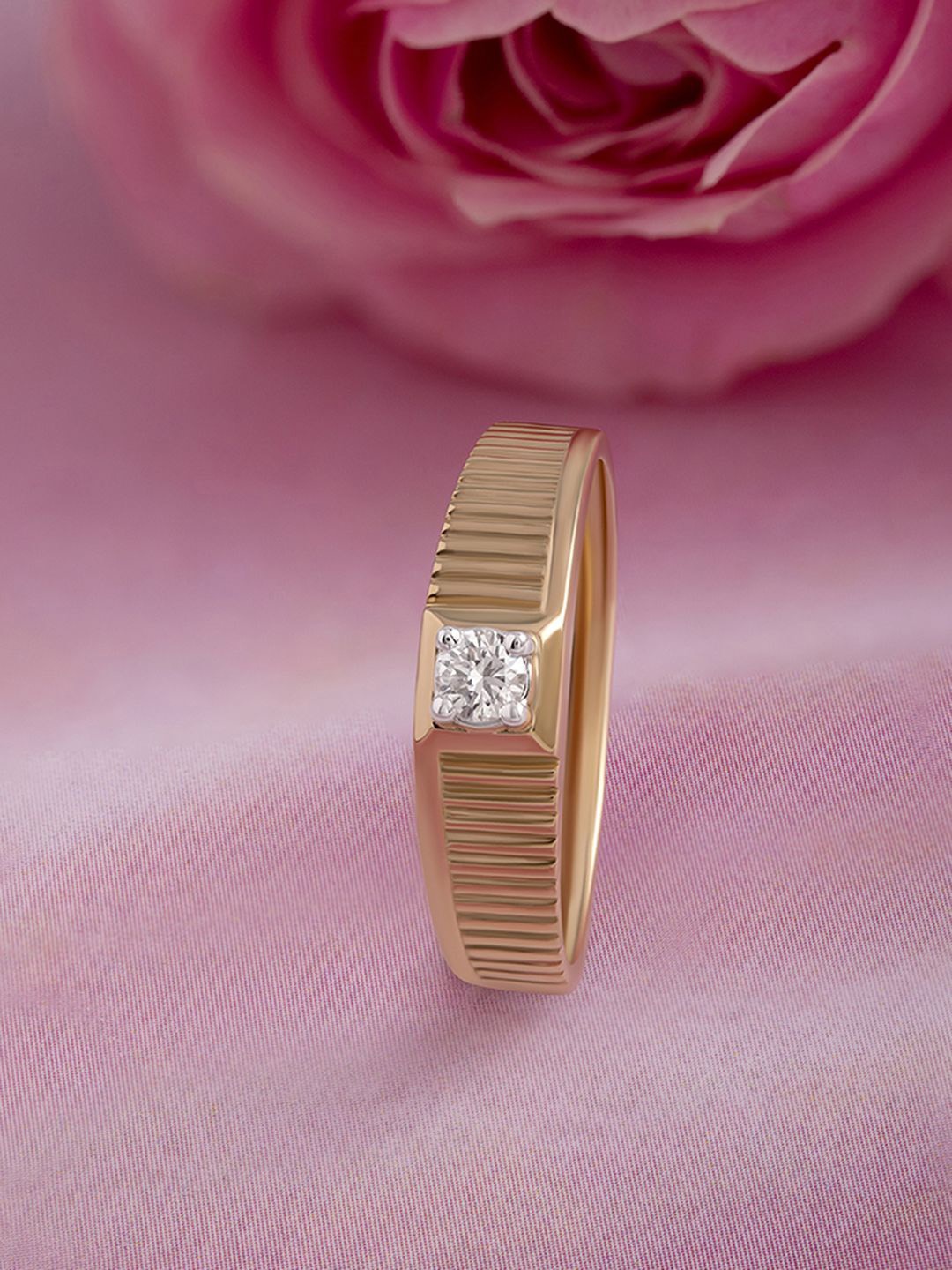 Mia by Tanishq 14 KT Gold Grid Vibe Diamond-Studded Finger Ring - 3.95 g
Mia by Tanishq 14 KT Gold Grid Vibe Diamond-Studded Finger Ring - 3.95 g