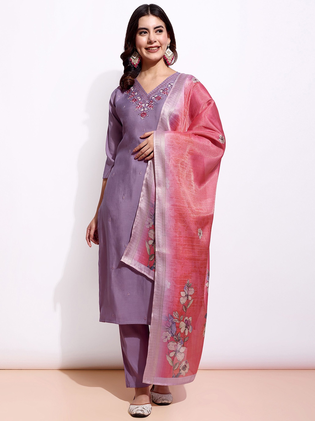 GLORYANCE Women Embroidered Regular Sequinned Pure Silk Kurta with Trousers & With Dupatta, Purple
GLORYANCE Women Embroidered Regular Sequinned Pure Silk Kurta with Trousers & With Dupatta, Purple