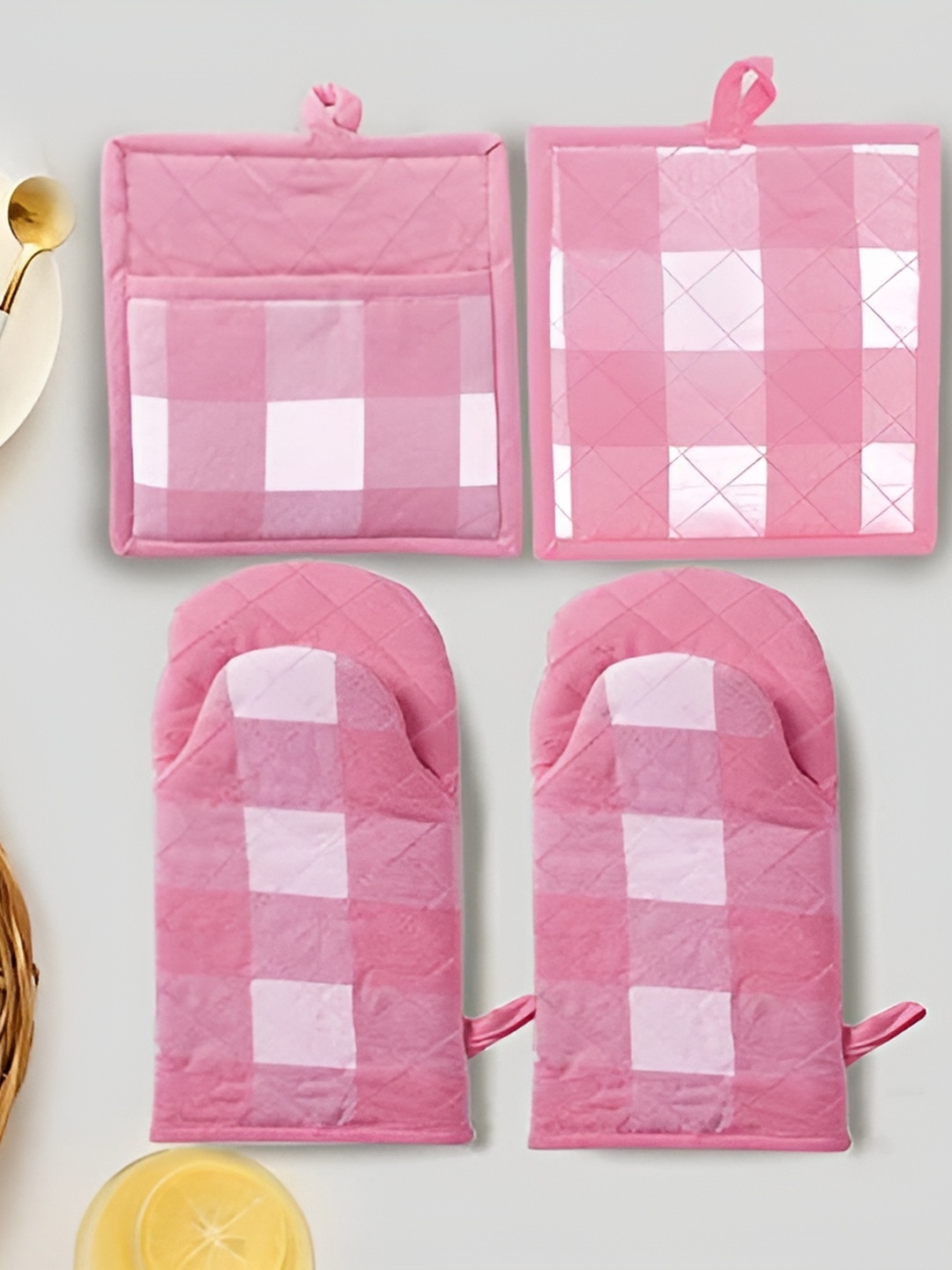 Lushomes Set Of 4 Brown & White Checked Cotton Heat Resistant Oven Glove With Pot Holder, Pink
Lushomes Set Of 4 Brown & White Checked Cotton Heat Resistant Oven Glove With Pot Holder, Pink