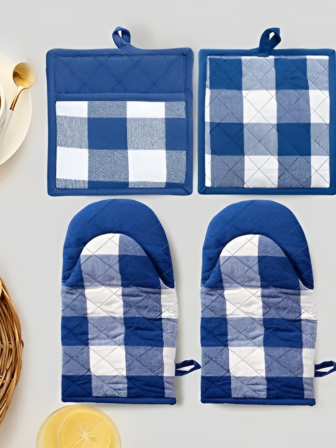 Lushomes Set Of 4 Blue & White Buffalo Check Quilted Oven Mitt & Pot Holder Set
Lushomes Set Of 4 Blue & White Buffalo Check Quilted Oven Mitt & Pot Holder Set