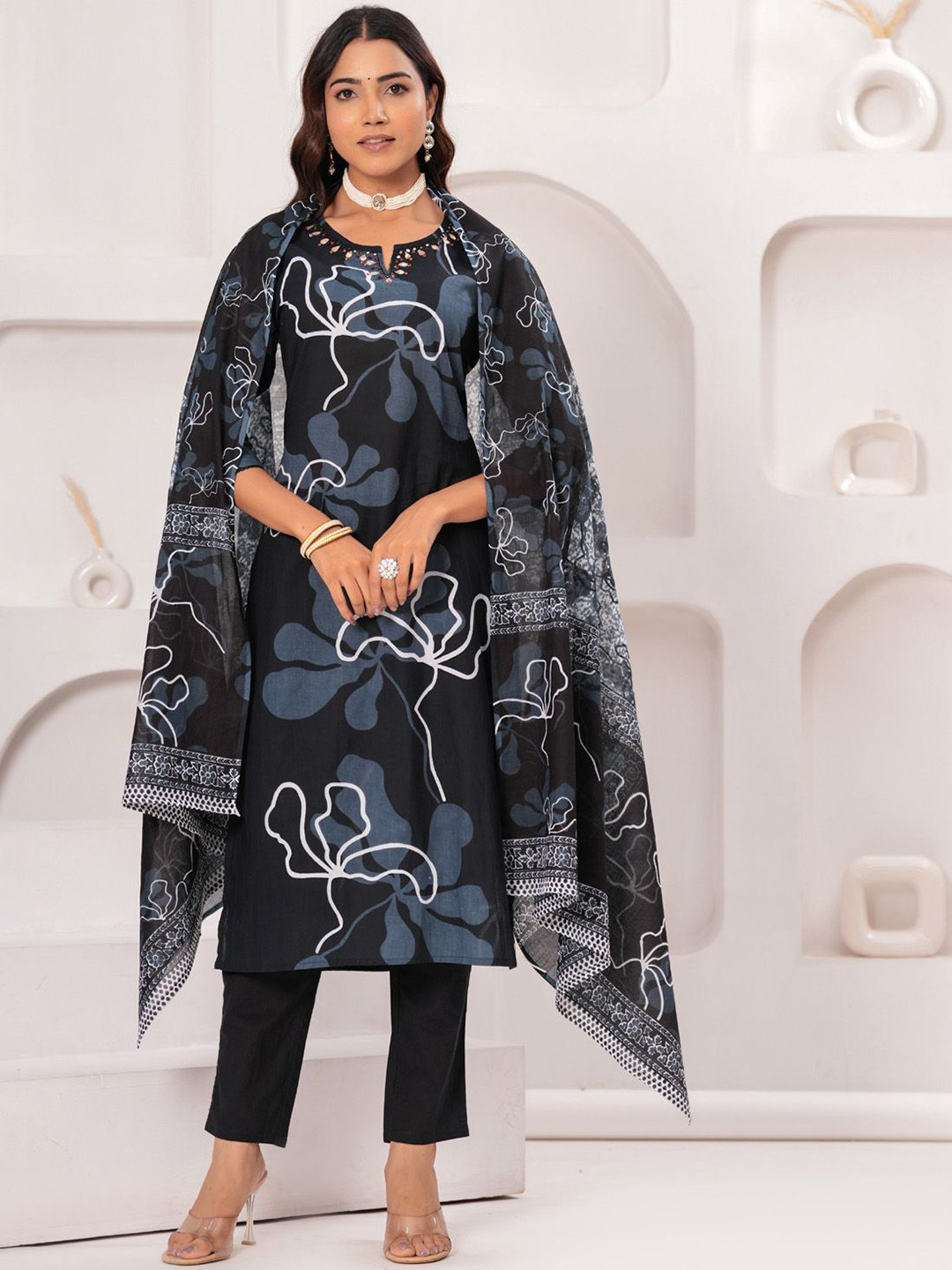 BAESD Women Floral Printed Regular Sequinned Kurta with Trousers & With Dupatta, Black
BAESD Women Floral Printed Regular Sequinned Kurta with Trousers & With Dupatta, Black