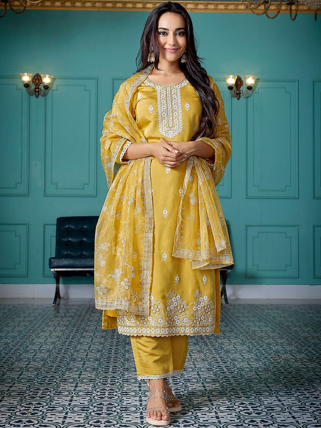 DIVASTRI Women Ethnic Motifs Embroidered Regular Sequinned Kurta with Trousers & With Dupatta, Yellow
DIVASTRI Women Ethnic Motifs Embroidered Regular Sequinned Kurta with Trousers & With Dupatta, Yellow