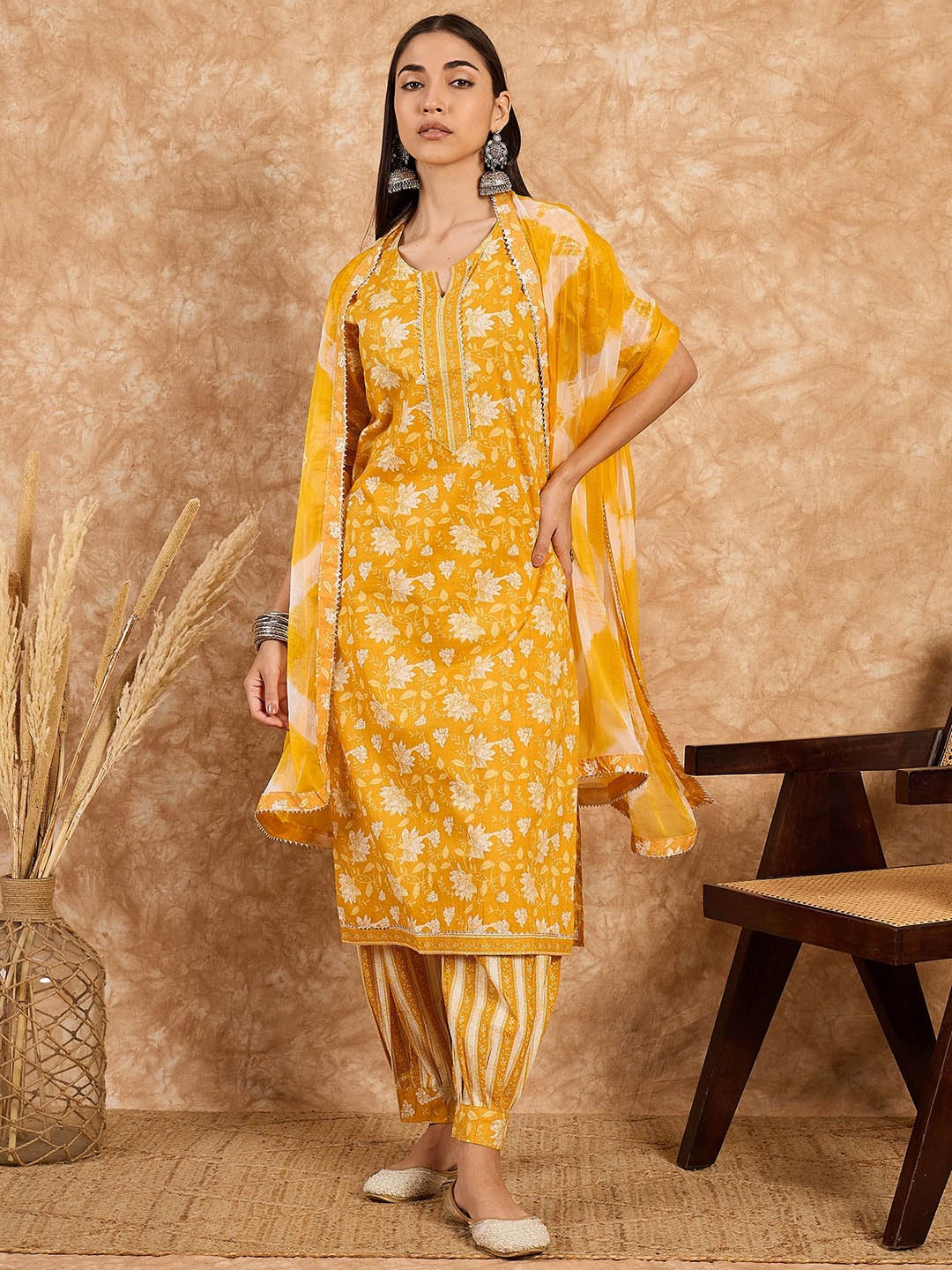 DIVASTRI Women Floral Printed Regular Pure Cotton Kurta with Trousers & With Dupatta, Yellow
DIVASTRI Women Floral Printed Regular Pure Cotton Kurta with Trousers & With Dupatta, Yellow