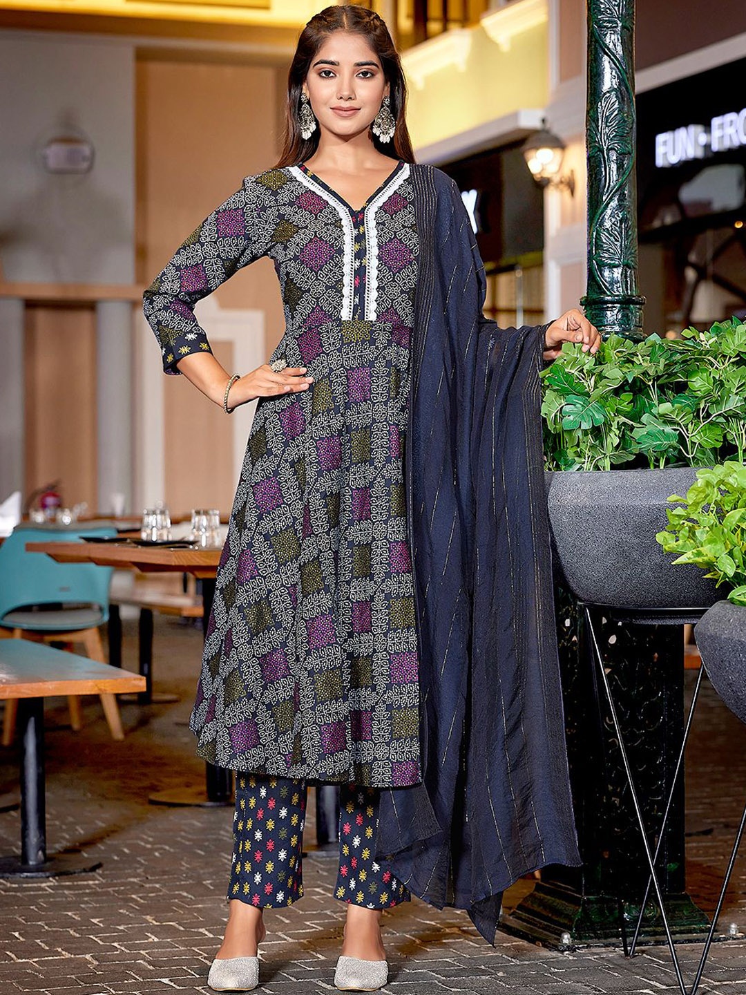 DIVASTRI Women Bandhani Printed Regular Kurta with Trousers & With Dupatta, Navy blue
DIVASTRI Women Bandhani Printed Regular Kurta with Trousers & With Dupatta, Navy blue