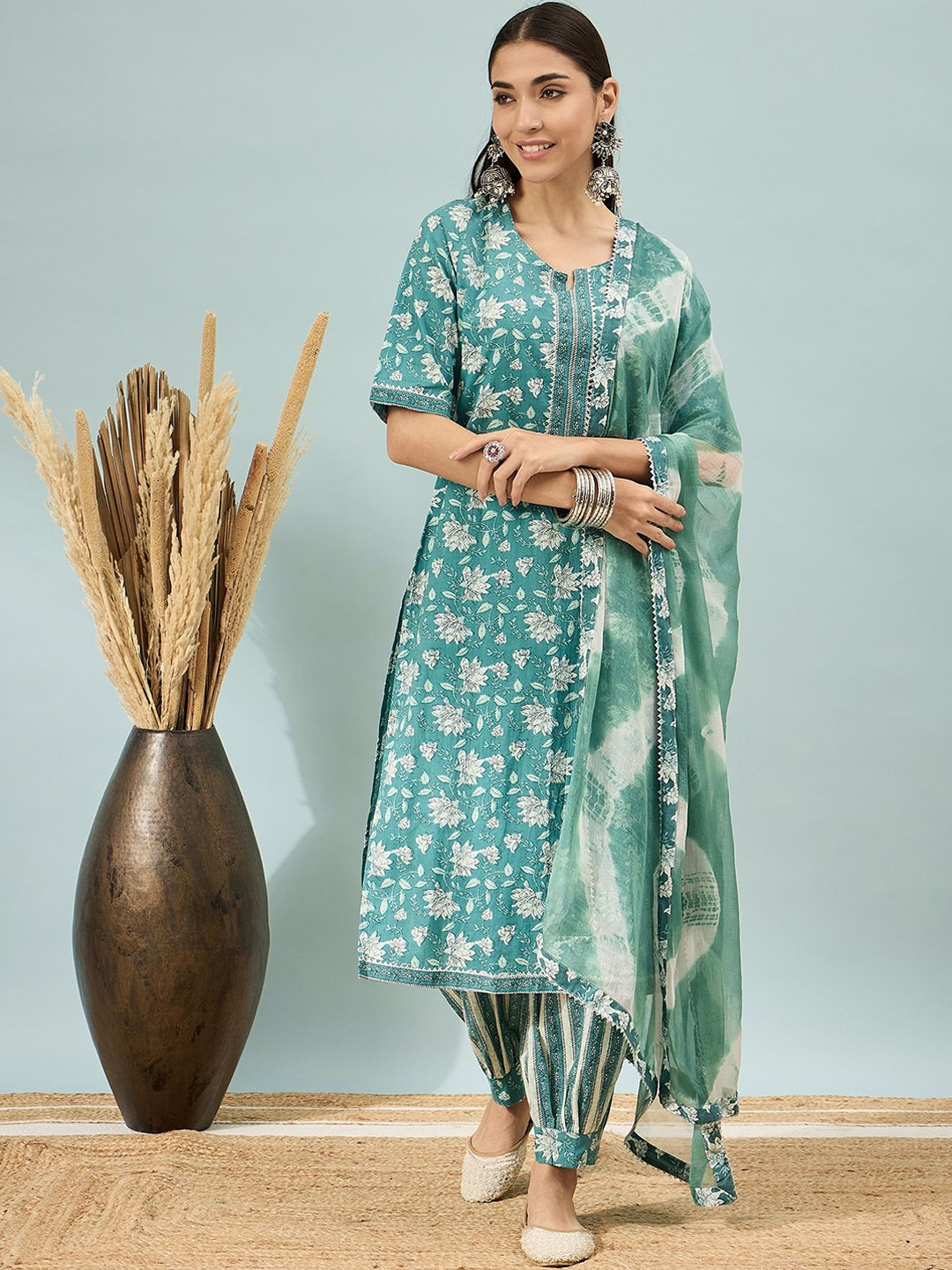 DIVASTRI Women Floral Printed Regular Pure Cotton Kurta with Trousers & With Dupatta, Blue
DIVASTRI Women Floral Printed Regular Pure Cotton Kurta with Trousers & With Dupatta, Blue