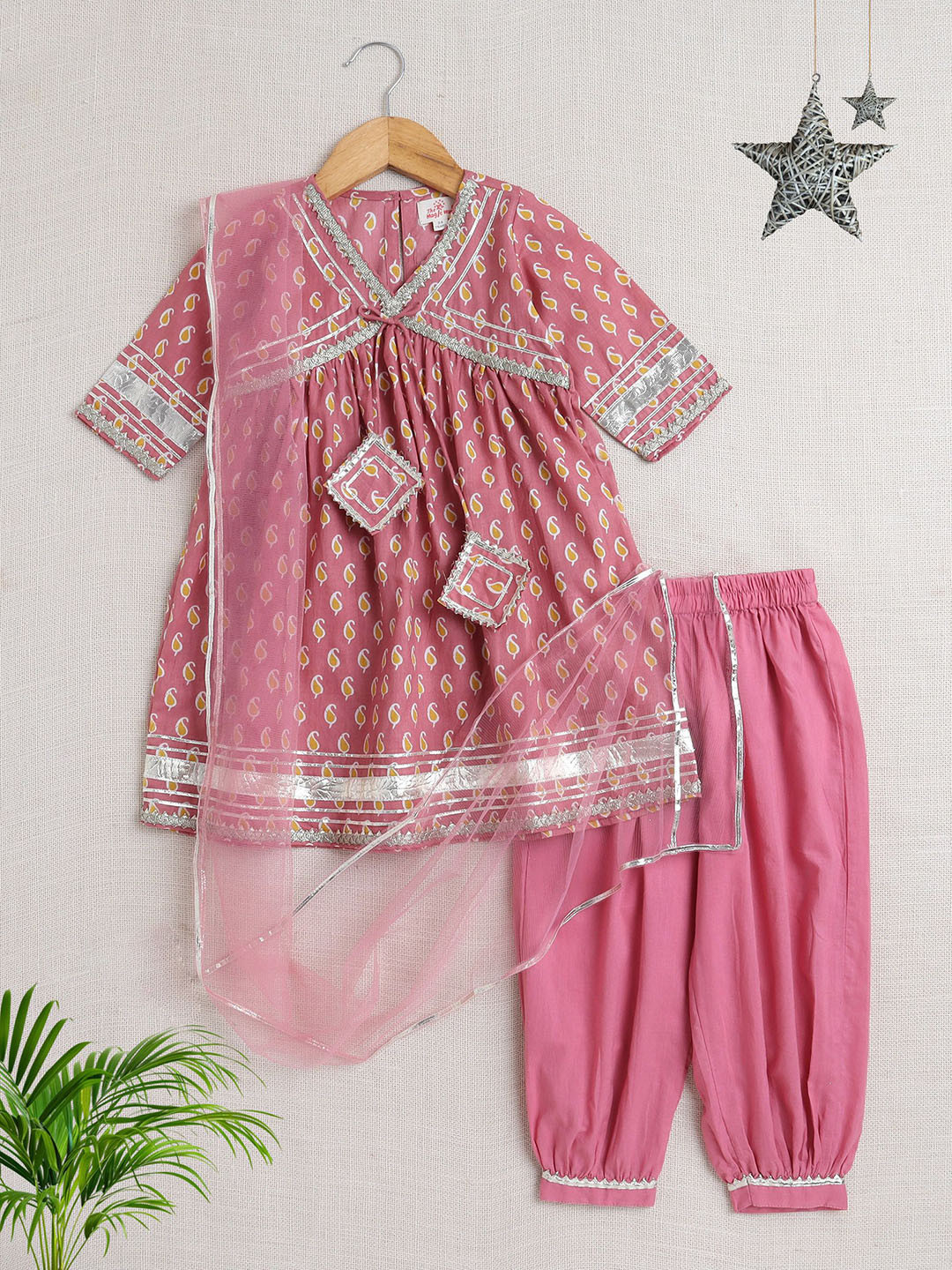 The Magic Wand Girls Paisley Printed Regular Gotta Patti Pure Cotton Kurta with Patiala & With Dupatta, Pink
The Magic Wand Girls Paisley Printed Regular Gotta Patti Pure Cotton Kurta with Patiala & With Dupatta, Pink