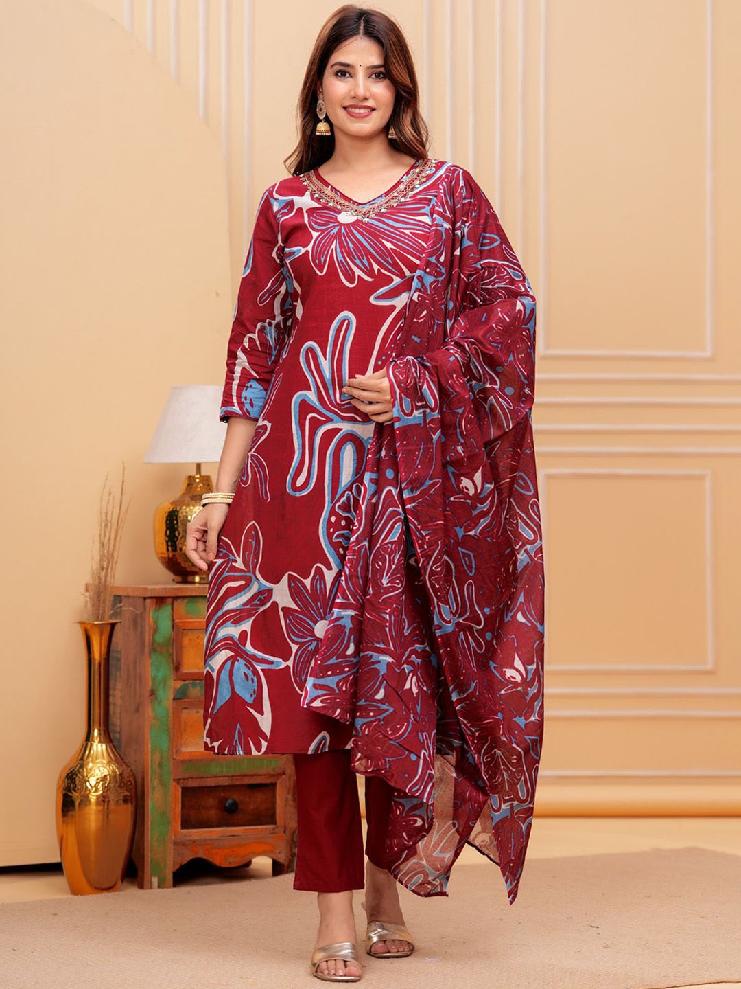 BAESD Women Floral Printed Regular Sequinned Kurta with Trousers & With Dupatta, Red
BAESD Women Floral Printed Regular Sequinned Kurta with Trousers & With Dupatta, Red