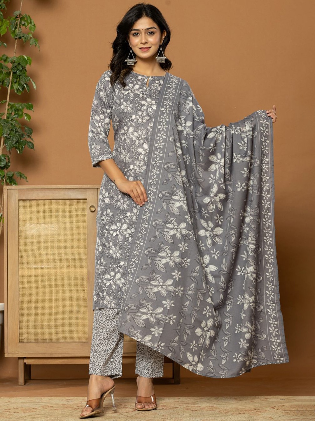 FLAMBOYANT Women Floral Printed Regular Kurta with Trousers & With Dupatta, Grey
FLAMBOYANT Women Floral Printed Regular Kurta with Trousers & With Dupatta, Grey