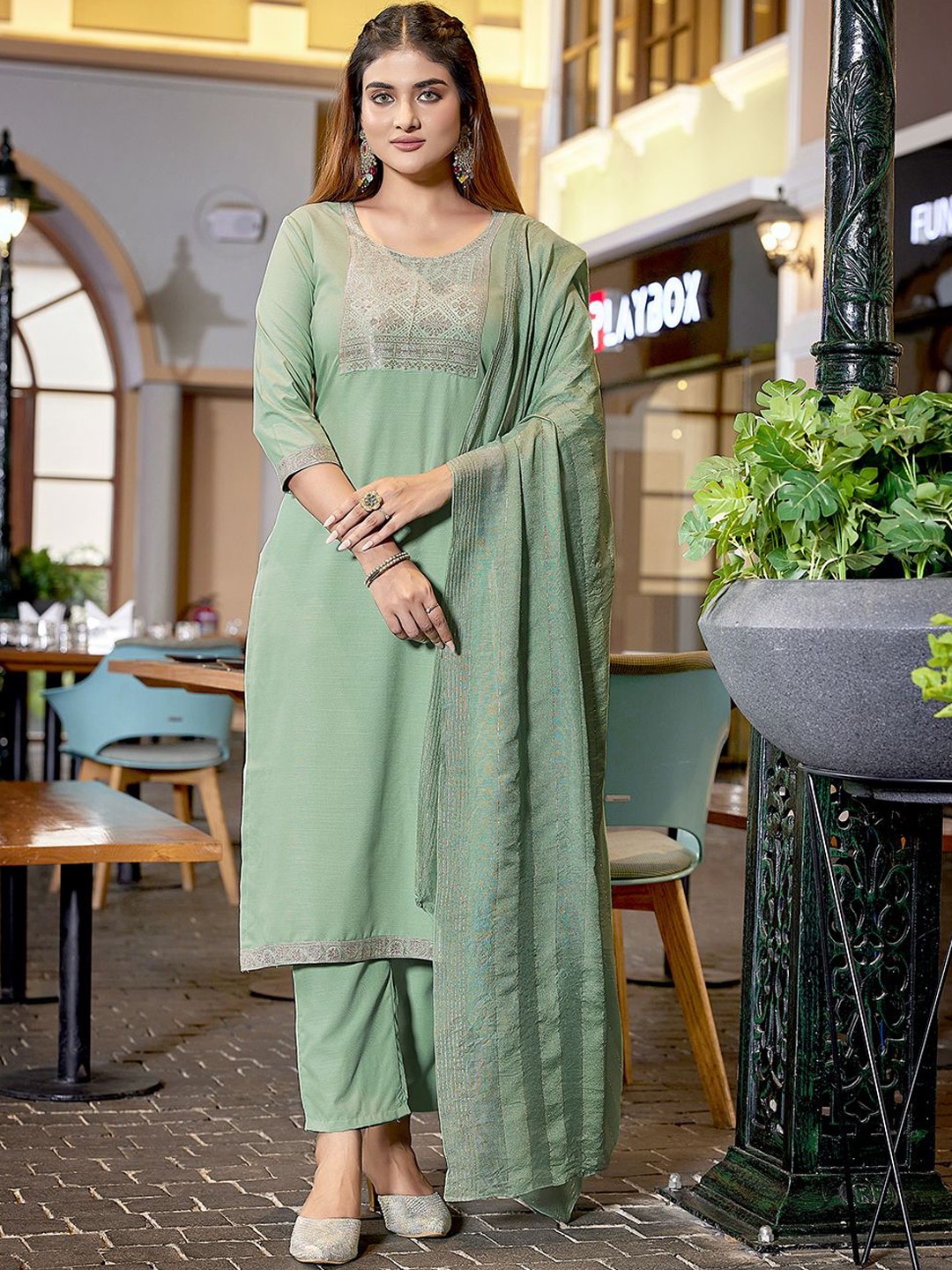 DIVASTRI Women Ethnic Motifs Yoke Design Regular Kurta with Trousers & With Dupatta, Green
DIVASTRI Women Ethnic Motifs Yoke Design Regular Kurta with Trousers & With Dupatta, Green