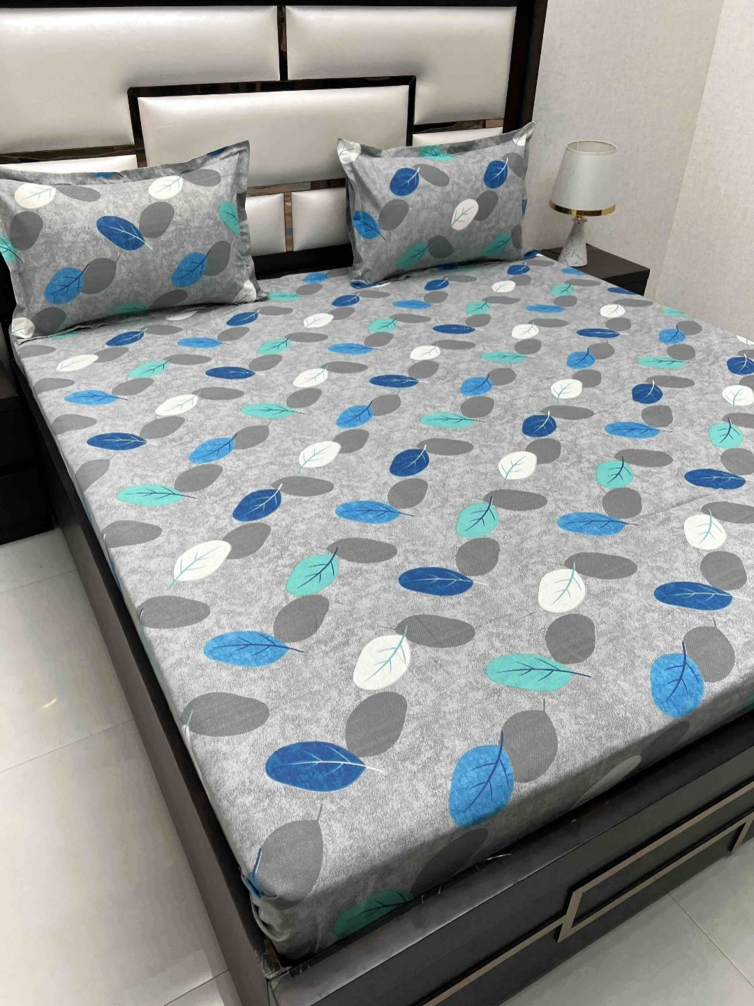 Pure Decor Passion Grey Geometric Pure Cotton 240TC Queen Bedsheet Set 2.26 m x 2.56 m
Pure Decor Passion Grey Geometric Pure Cotton 240TC Queen Bedsheet Set 2.26 m x 2.56 m