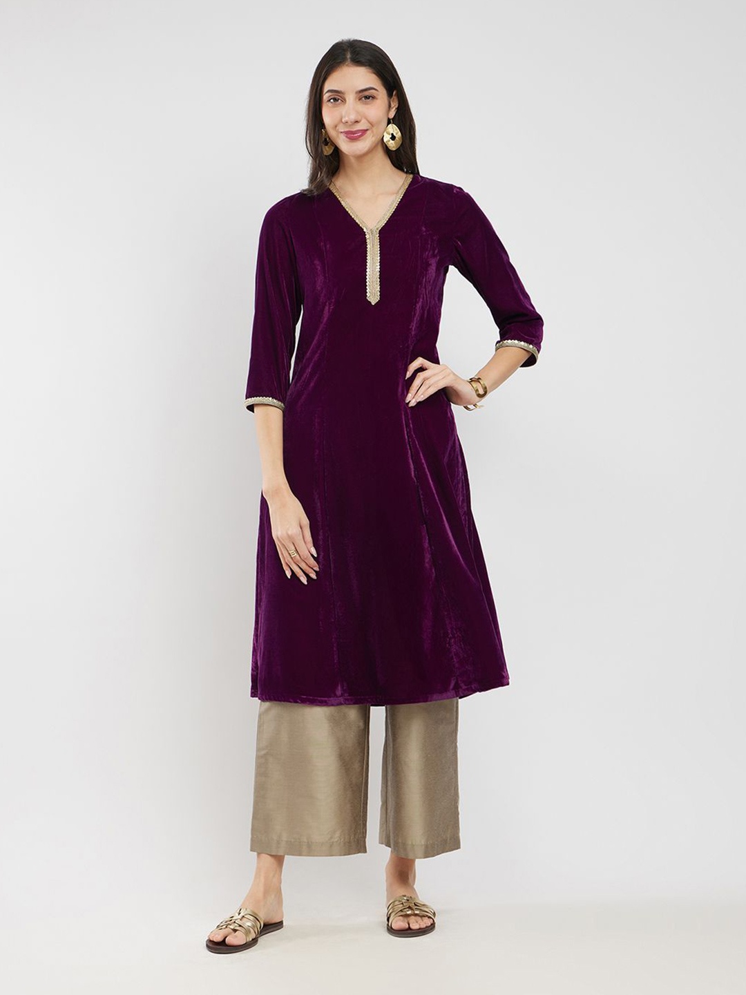 Pink Fort Women Ethnic Motifs Yoke Design Regular Velvet Kurta with Trousers, Burgundy
Pink Fort Women Ethnic Motifs Yoke Design Regular Velvet Kurta with Trousers, Burgundy