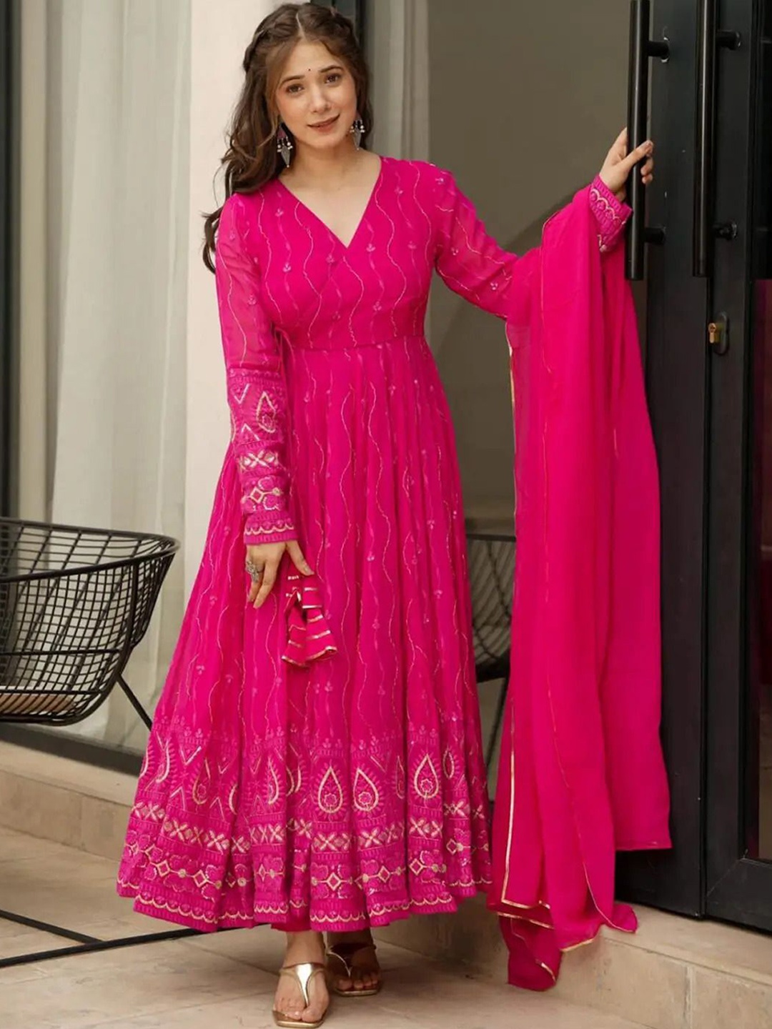 Vama Heritage Women Ethnic Motifs Embroidered Regular Thread Work Silk Georgette Kurta with Trousers & With, Pink
Vama Heritage Women Ethnic Motifs Embroidered Regular Thread Work Silk Georgette Kurta with Trousers & With, Pink