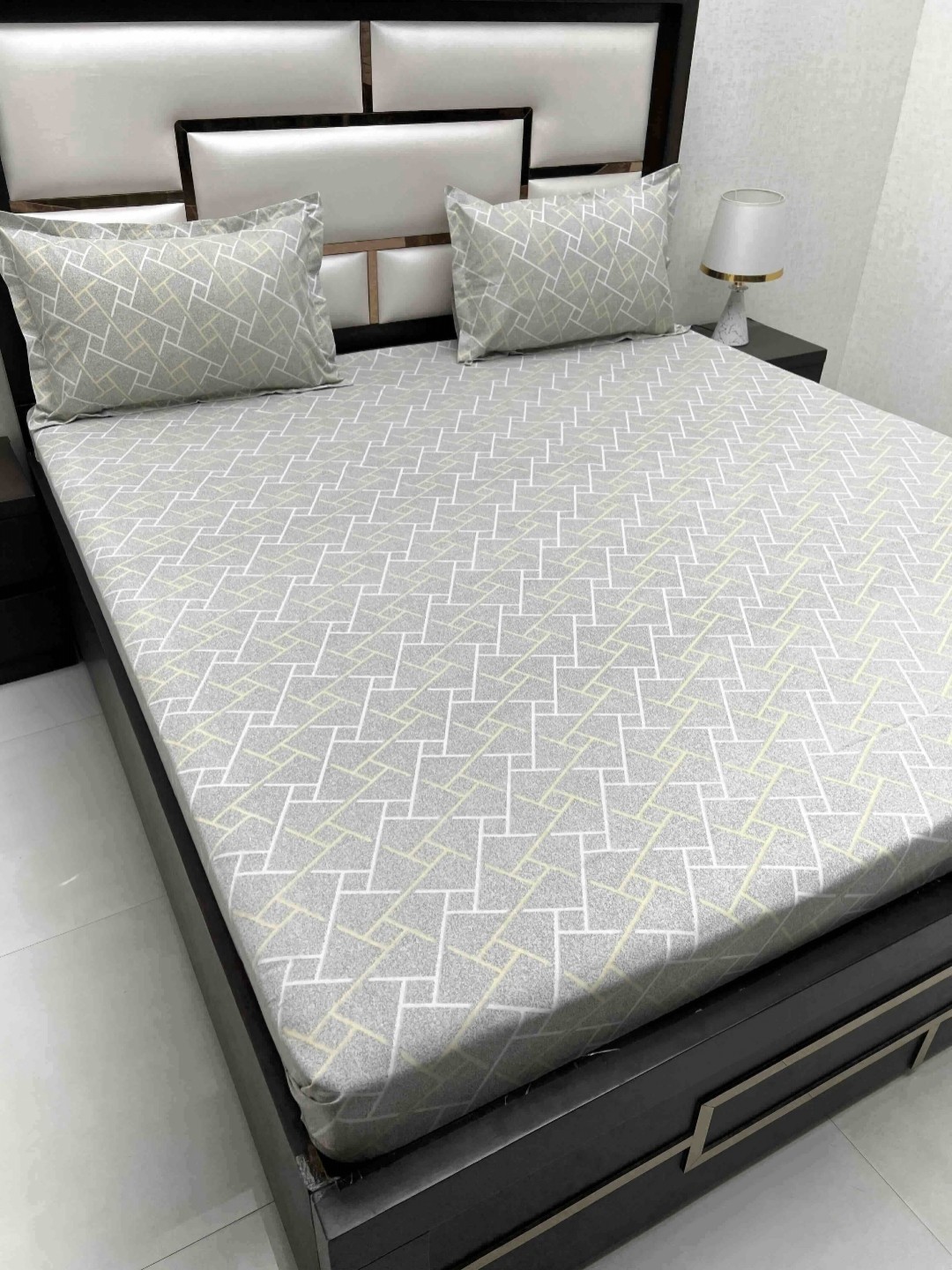 Pure Decor Passion Grey Printed Pure Cotton 240 TC Queen Bedsheet Set 2.26 m x 2.56 m
Pure Decor Passion Grey Printed Pure Cotton 240 TC Queen Bedsheet Set 2.26 m x 2.56 m