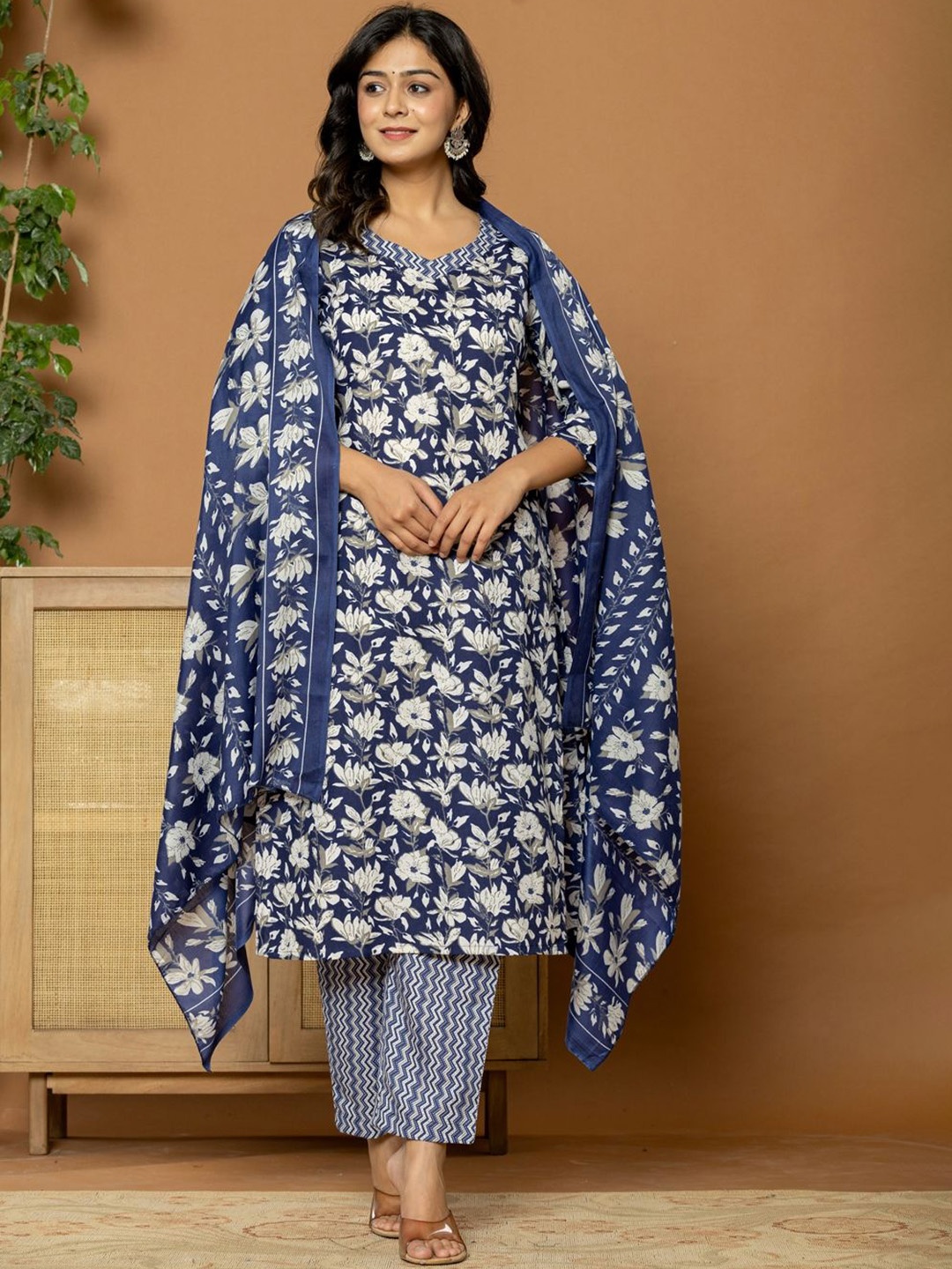 FLAMBOYANT Women Floral Printed Regular Kurta with Trousers & With Dupatta, Navy blue
FLAMBOYANT Women Floral Printed Regular Kurta with Trousers & With Dupatta, Navy blue