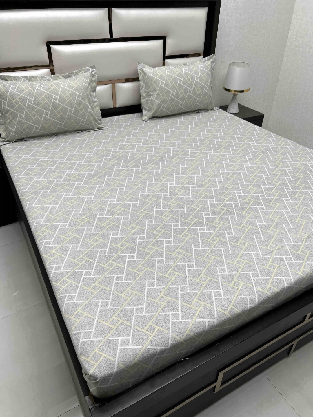 Pure Decor Passion Grey Printed Pure Cotton 330 TC Queen Bedsheet Set 2.28 m x 2.56 m
Pure Decor Passion Grey Printed Pure Cotton 330 TC Queen Bedsheet Set 2.28 m x 2.56 m