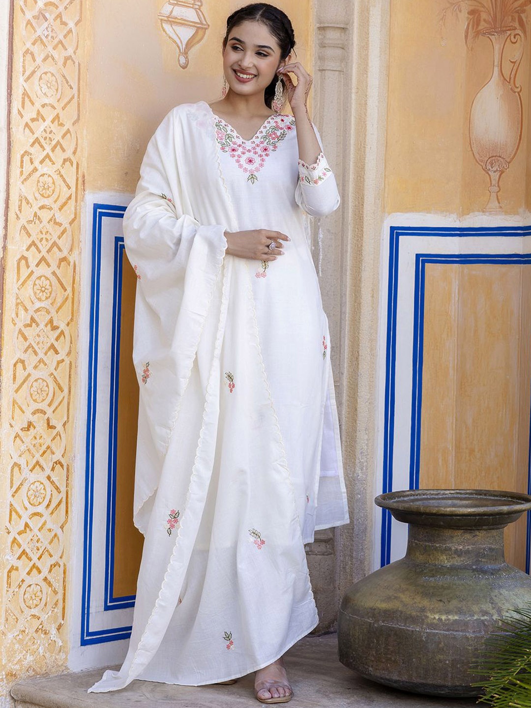 Navlik Women Ethnic Motifs Embroidered Regular Kurta with Trousers & With Dupatta, Off white
Navlik Women Ethnic Motifs Embroidered Regular Kurta with Trousers & With Dupatta, Off white
