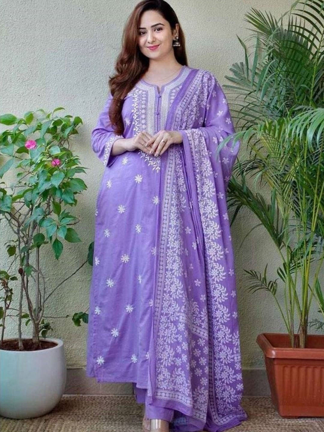 DIVASTRI Women Floral Embroidered Regular Kurta with Trousers & With Dupatta, Lavender
DIVASTRI Women Floral Embroidered Regular Kurta with Trousers & With Dupatta, Lavender