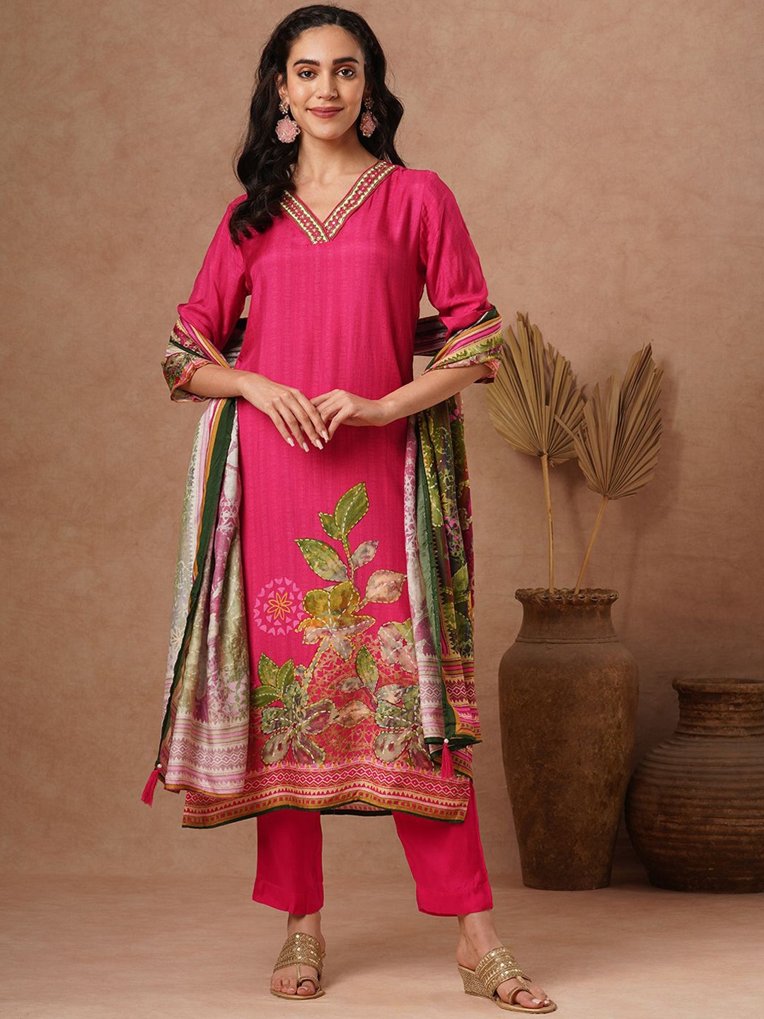 FASHOR Women Floral Printed & Hand Embroidered Straight Kurta With Trousers & Dupatta, Pink
FASHOR Women Floral Printed & Hand Embroidered Straight Kurta With Trousers & Dupatta, Pink