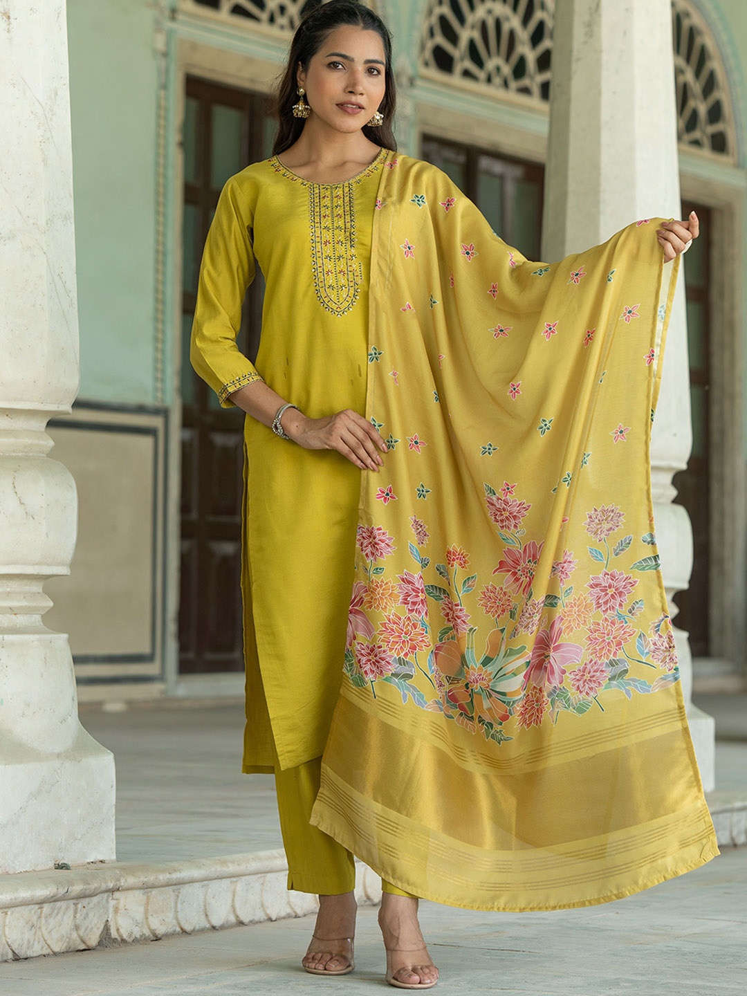 Navlik Women Floral Embroidered Regular Thread Work Kurta with Trousers & With Dupatta, Lime green
Navlik Women Floral Embroidered Regular Thread Work Kurta with Trousers & With Dupatta, Lime green