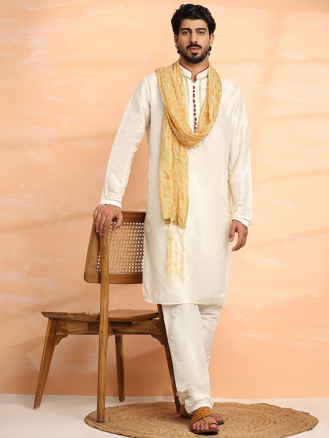 SKAVIJ Men Ethnic Motifs Embroidered Regular Thread Work Dupion Silk Kurta with Churidar & With Dupatta, White
SKAVIJ Men Ethnic Motifs Embroidered Regular Thread Work Dupion Silk Kurta with Churidar & With Dupatta, White