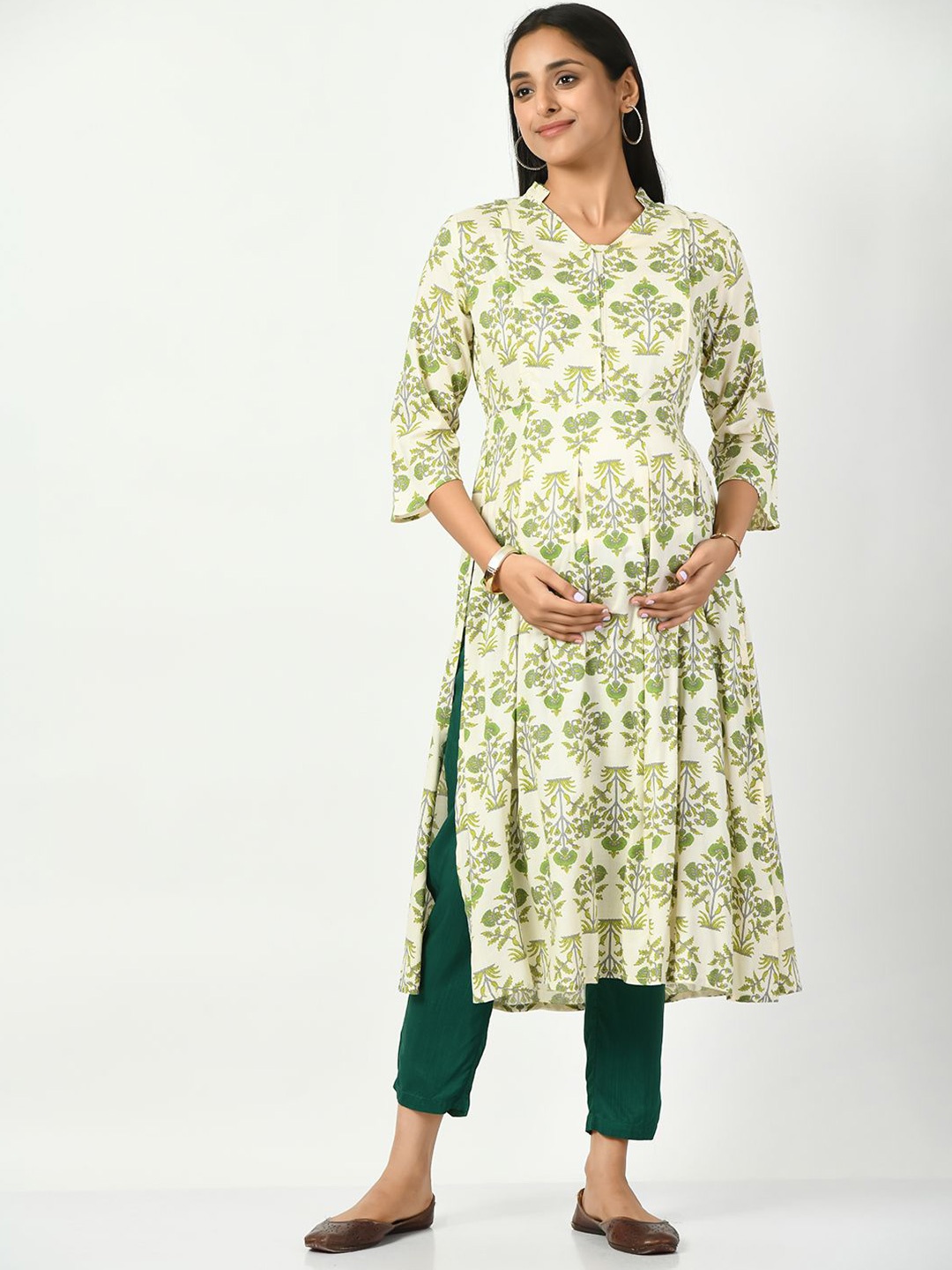 Aaruvi Ruchi Verma Floral Printed Cotton Maternity Anarkali Kurta, Green
Aaruvi Ruchi Verma Floral Printed Cotton Maternity Anarkali Kurta, Green