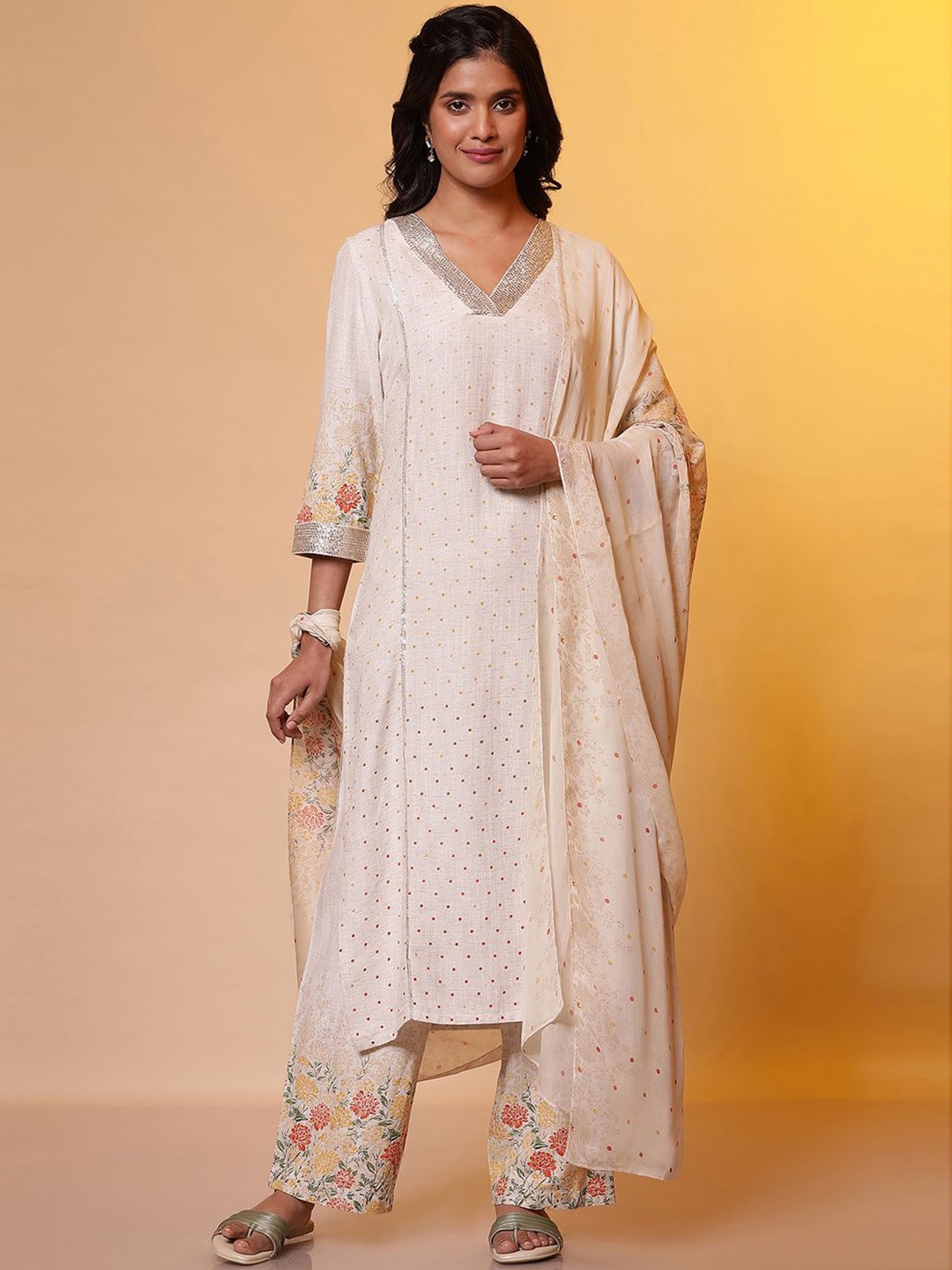 AURELIA Women Floral Printed Regular Sequinned Kurta with Palazzos & With Dupatta, Beige
AURELIA Women Floral Printed Regular Sequinned Kurta with Palazzos & With Dupatta, Beige