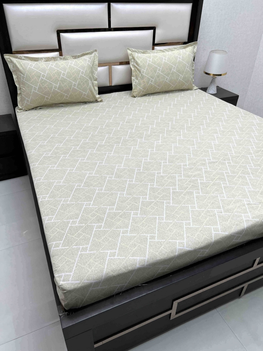 Pure Decor Passion Green Printed Pure Cotton 200 TC Queen Bedsheet Set 2.25 m x 2.56 m
Pure Decor Passion Green Printed Pure Cotton 200 TC Queen Bedsheet Set 2.25 m x 2.56 m