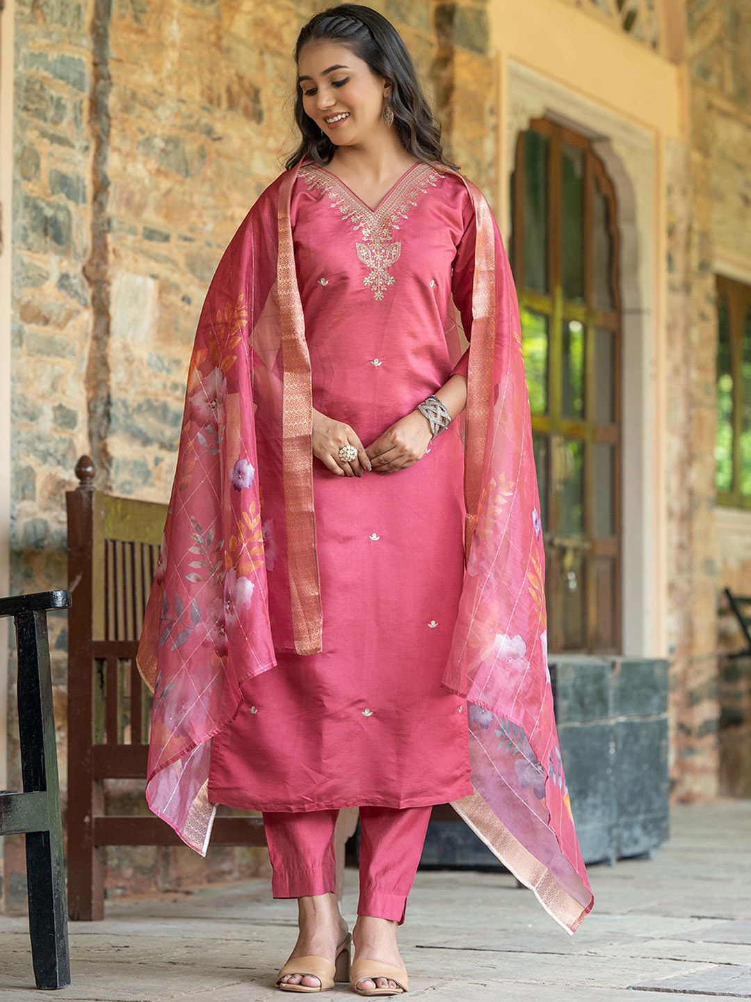 Navlik Women Ethnic Motifs Embroidered Regular Kurta with Trousers & With Dupatta, Pink
Navlik Women Ethnic Motifs Embroidered Regular Kurta with Trousers & With Dupatta, Pink