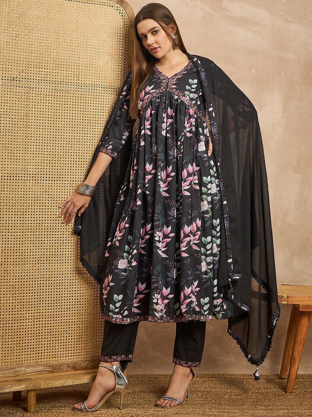 all about you Women Floral Printed Empire Thread Work Kurta with Trousers & With Dupatta, Black
all about you Women Floral Printed Empire Thread Work Kurta with Trousers & With Dupatta, Black