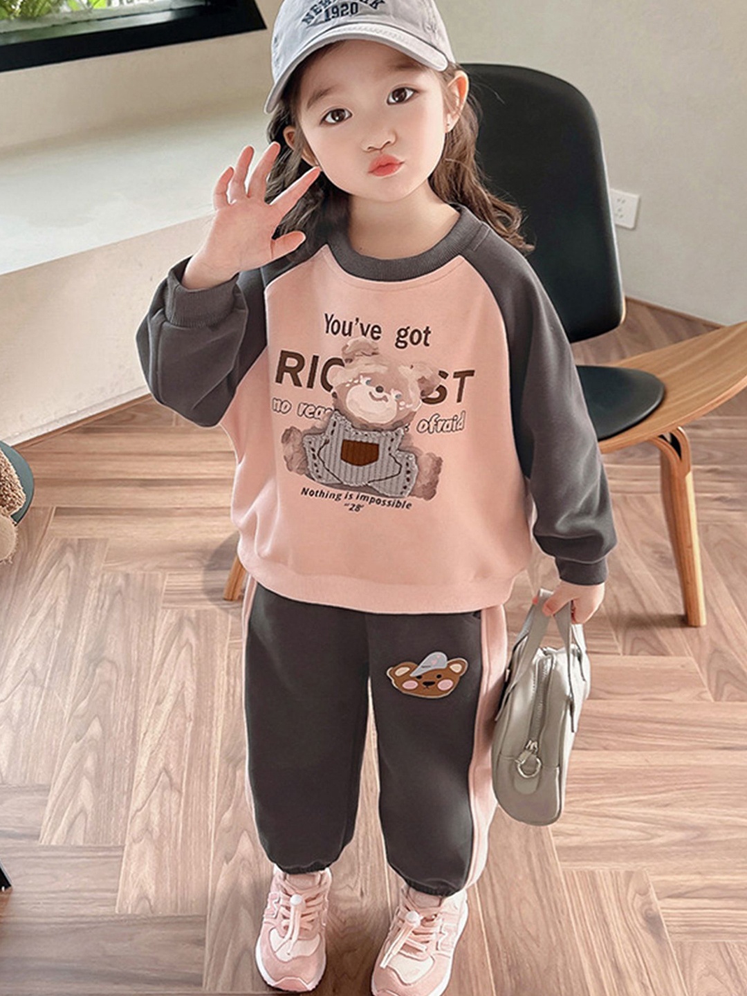 LULU & SKY Girls Printed Round Neck Long Sleeves Sweatshirt With Jogger, Grey
LULU & SKY Girls Printed Round Neck Long Sleeves Sweatshirt With Jogger, Grey