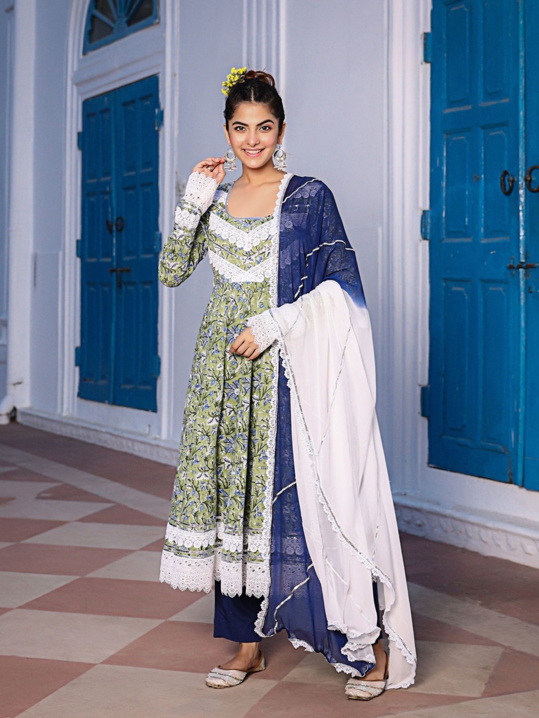 ASHEERA Women Floral Printed Regular Gotta Patti Pure Cotton Kurta with Trousers & With Dupatta, Green
ASHEERA Women Floral Printed Regular Gotta Patti Pure Cotton Kurta with Trousers & With Dupatta, Green