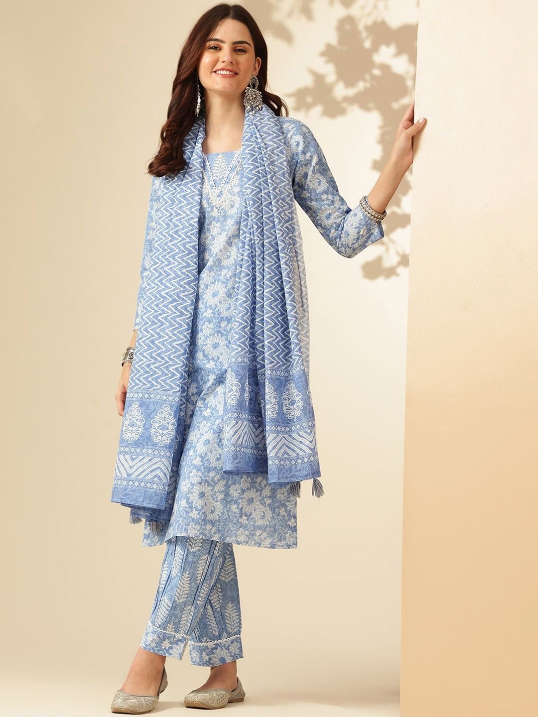 Rangeelo Women Floral Printed Regular Pure Cotton Kurta with Palazzos & With Dupatta, Blue
Rangeelo Women Floral Printed Regular Pure Cotton Kurta with Palazzos & With Dupatta, Blue