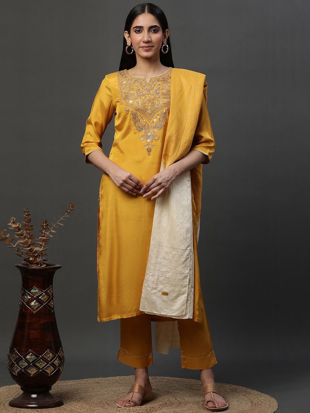 AURELIA Women Ethnic Motifs Yoke Design Regular Thread Work Kurta with Palazzos & With Dupatta, Yellow
AURELIA Women Ethnic Motifs Yoke Design Regular Thread Work Kurta with Palazzos & With Dupatta, Yellow