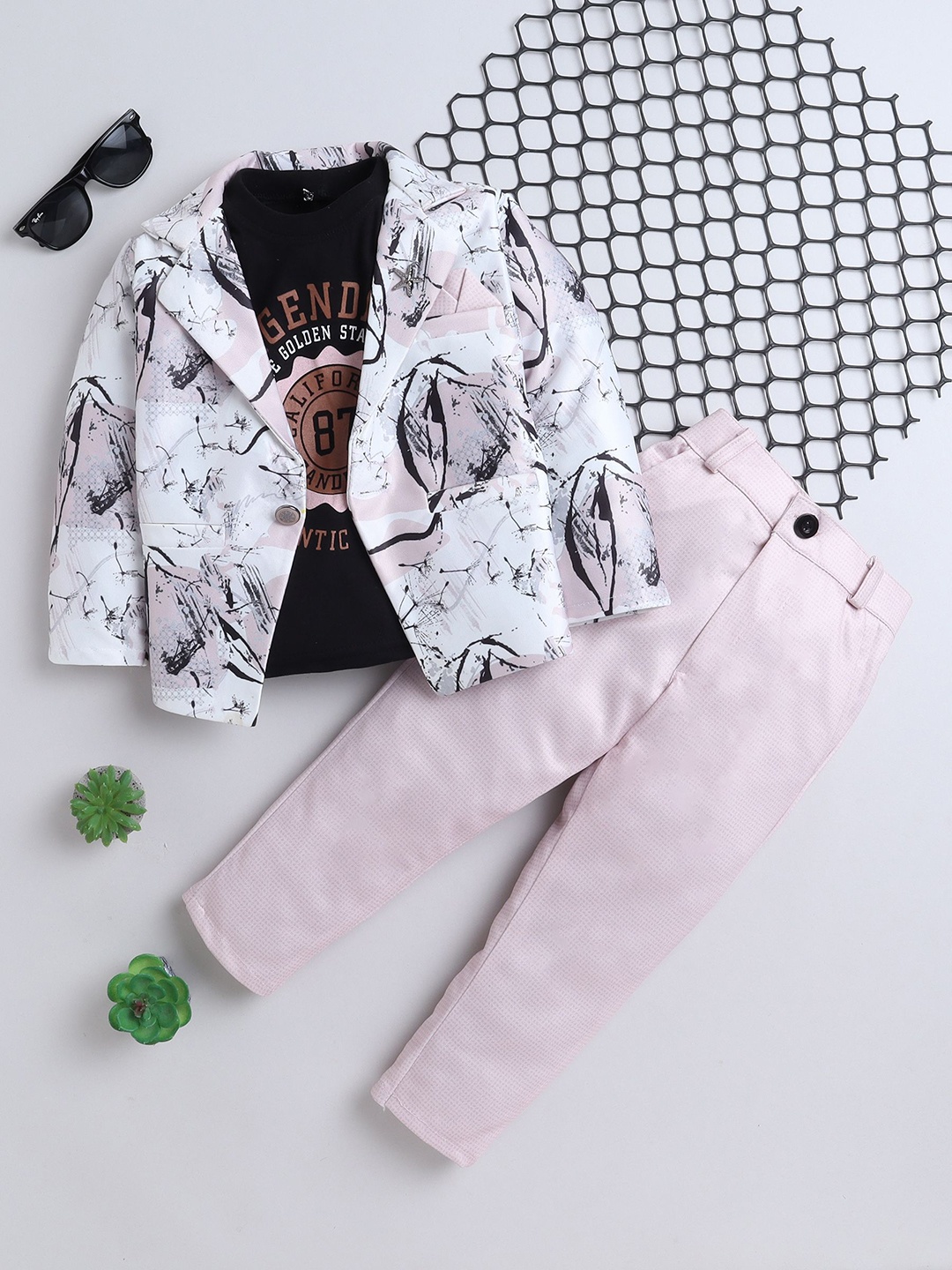 BAESD Boys Notched Lapel Collar Single-Breasted Blazer with Trouser & T-Shirt 3-piece Suit, Pink
BAESD Boys Notched Lapel Collar Single-Breasted Blazer with Trouser & T-Shirt 3-piece Suit, Pink