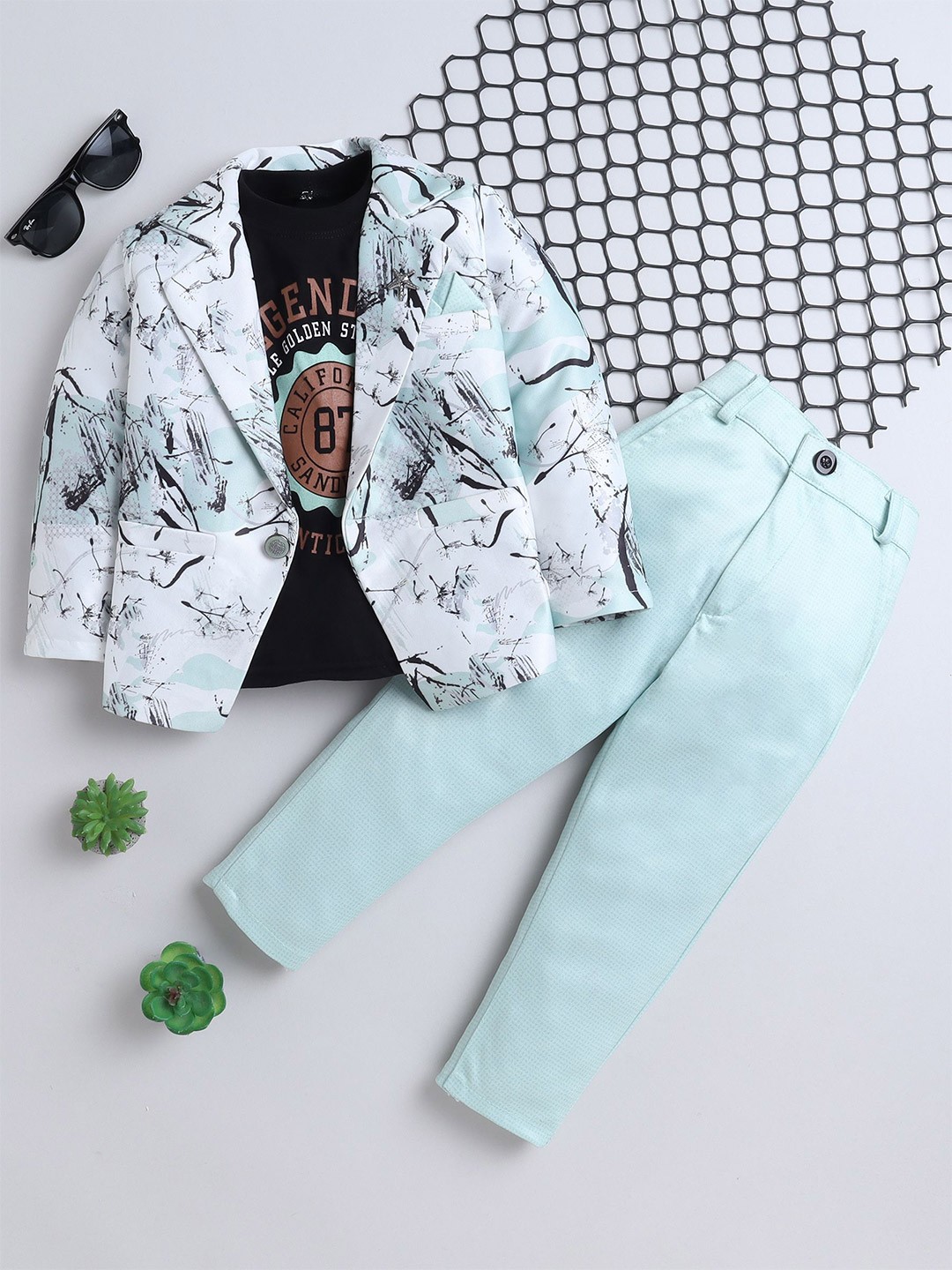 BAESD Boys Notched Lapel Collar Single-Breasted Blazer with Trouser & T-Shirt 3-piece Suit, Green
BAESD Boys Notched Lapel Collar Single-Breasted Blazer with Trouser & T-Shirt 3-piece Suit, Green