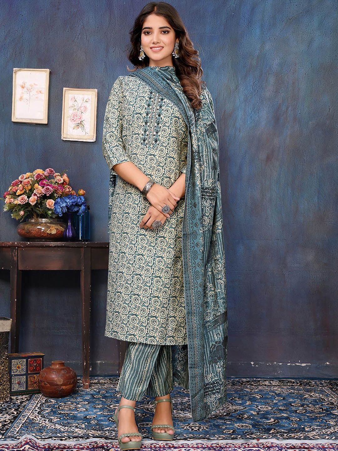 Rangita Women Paisley Printed Regular Thread Work Kurta with Trousers & With Dupatta, Blue
Rangita Women Paisley Printed Regular Thread Work Kurta with Trousers & With Dupatta, Blue