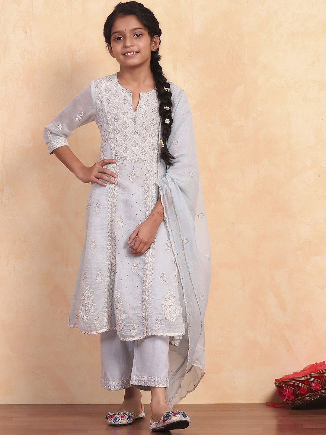 Biba Girls Floral Embroidered Regular Thread Work Chanderi Silk Kurta with Palazzos & With Dupatta, Blue
Biba Girls Floral Embroidered Regular Thread Work Chanderi Silk Kurta with Palazzos & With Dupatta, Blue