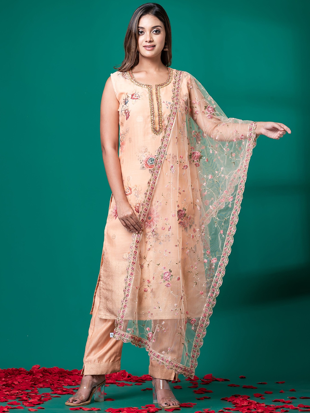 SHREE BALAJI Women Floral Printed Regular Thread Work Kurta with Trousers & With Dupatta, Yellow
SHREE BALAJI Women Floral Printed Regular Thread Work Kurta with Trousers & With Dupatta, Yellow