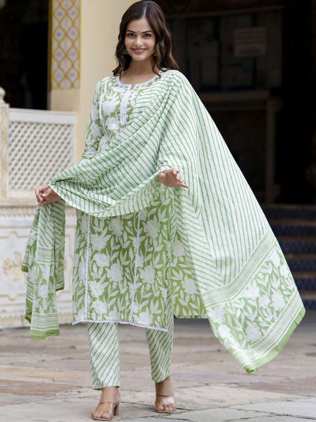 GEKHA Women Floral Printed Regular Thread Work Pure Cotton Kurta with Trousers & With Dupatta, Green
GEKHA Women Floral Printed Regular Thread Work Pure Cotton Kurta with Trousers & With Dupatta, Green